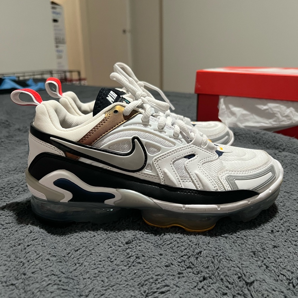 Nike women’s vapormax EVO